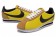 las zapatillas de deporte Nike Classic Cortez Nylon amarillo de color caqui negros para hombre